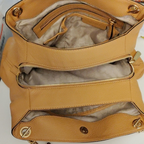 Michael Kors pebble Leather Shoulder 🛍️ Bag Gold Hardware - Picture 5 of 13